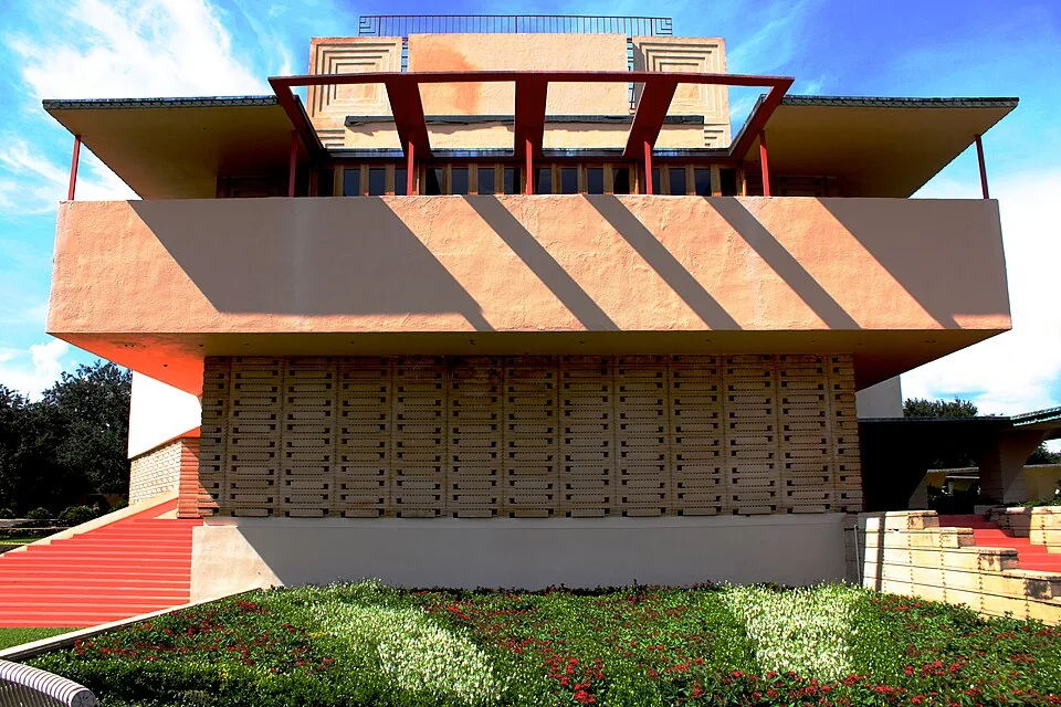 Annie Pfeiffer Chapel в кампусе Florida Southern College