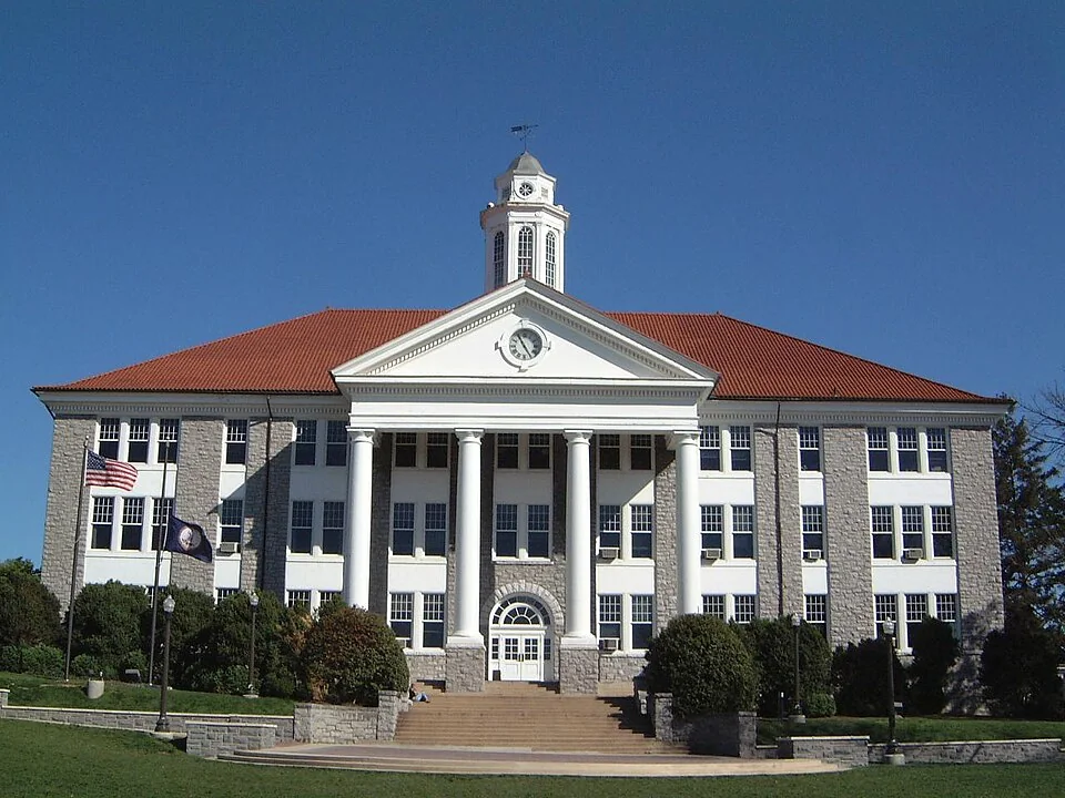 Wilson Hall в кампусе James Madison University в Харрисонберге, 2006 год