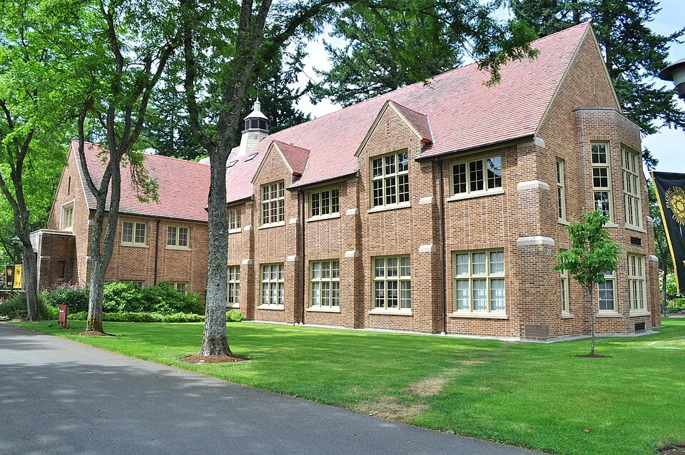 Xavier Hall в Pacific Lutheran University, Паркленд