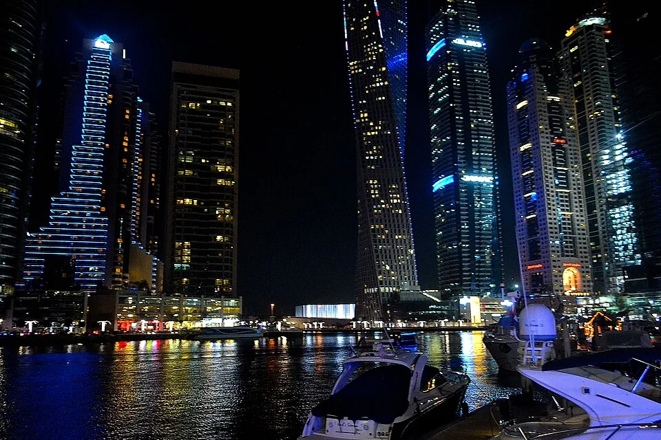 Панорама Dubai Marina: городской контекст учёбы в Дубае, не кампус RIT Dubai Фото 2019 года